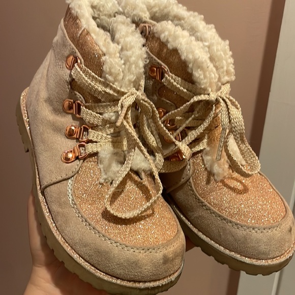 Beige boots with glitter soft inside - Picture 2 of 3